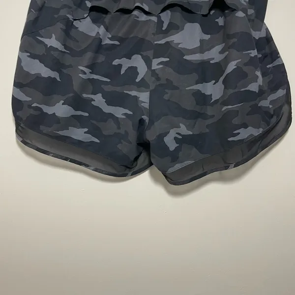 Athleta Printed Mesh Racer Run Short 4” - Image 3