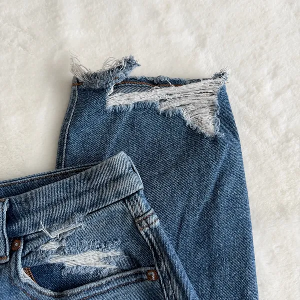 American Eagle Curvy Mom Jean Size 8 - Image 3