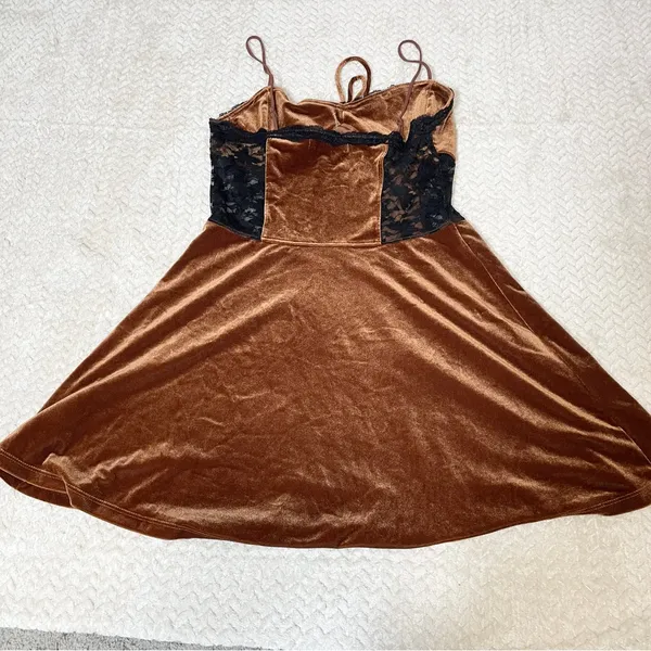 Urban Outfitters Women's Brown Velvet Black Lace‎ Faith slip Dress Size Large - Image 5