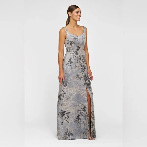 NWT Kay Unger Amelia Gown in Dark Midnight Metallic Jacquard Floral Size 8 - Image 4