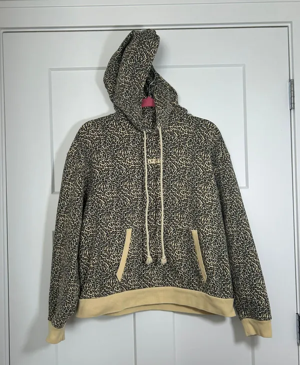 Levi's Women’s medium hoodie, cheetah print oversized sweatshirt - Image 2