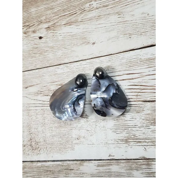 Vintage Clip On Earrings Pear Shaped Mother Of Pearl? Shell? - Image 3