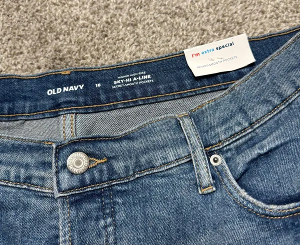 Old Navy Higher High-Rise Shorts - Image 2