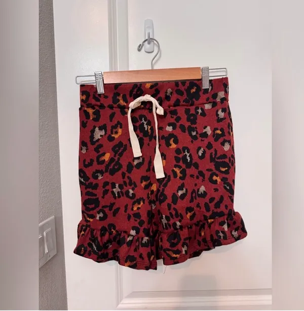 Perfect Peach Leopard Shorts with Oatmeal Top Set Multiple - Image 5