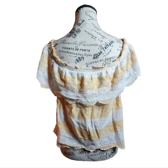 American Eagle Outfitters Off The Shoulder Top Size Medium - Image 2
