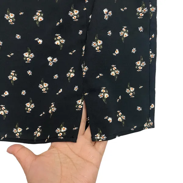 Aeropostale 100% Polyester Black Floral Mini Skirt Back Slit Women's‎ Large Y2K - Image 3