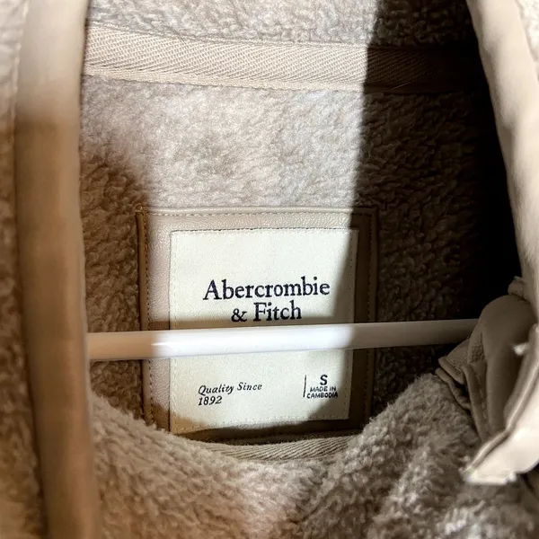 Abercrombie & Fitch Sherpa Fleece Quilted Sweatshirt Asymmetrical Snap Cream S - Image 3