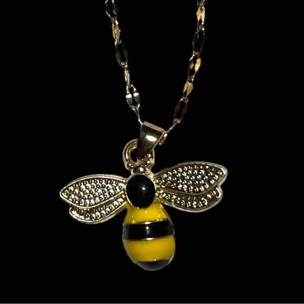 Gold Bee Pendant Necklace and Earrings set! New - Image 10