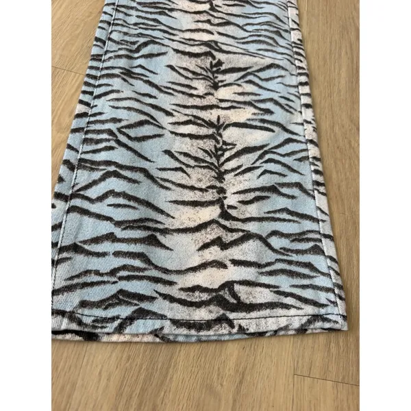 NWT Nasty Gal Tiger Print Denim Wide Leg Jeans Size 6 - Image 6