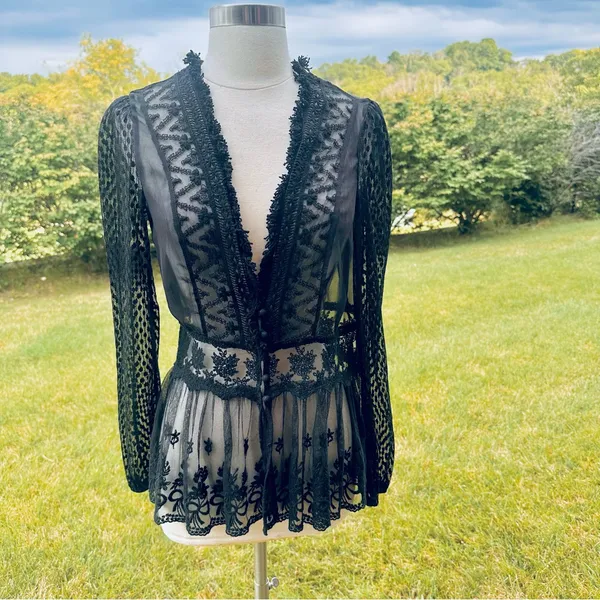 A’reve black lace sheer top Size M - Image 3