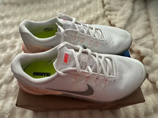 Women’s Nike Metcon 4 Training Shoes Size 9.5 - Image 3
