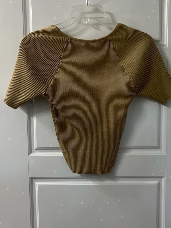 Papermoon Ribbed Puff Sleeve top – Size Medium - Image 3