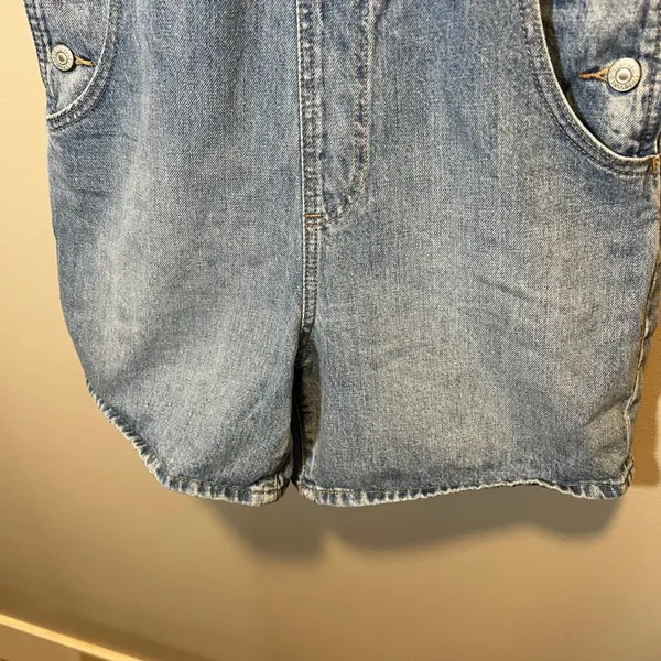 Levis Women's Denim Shortalls Light Wash Bib Overalls Blue Small Country Western - Image 5