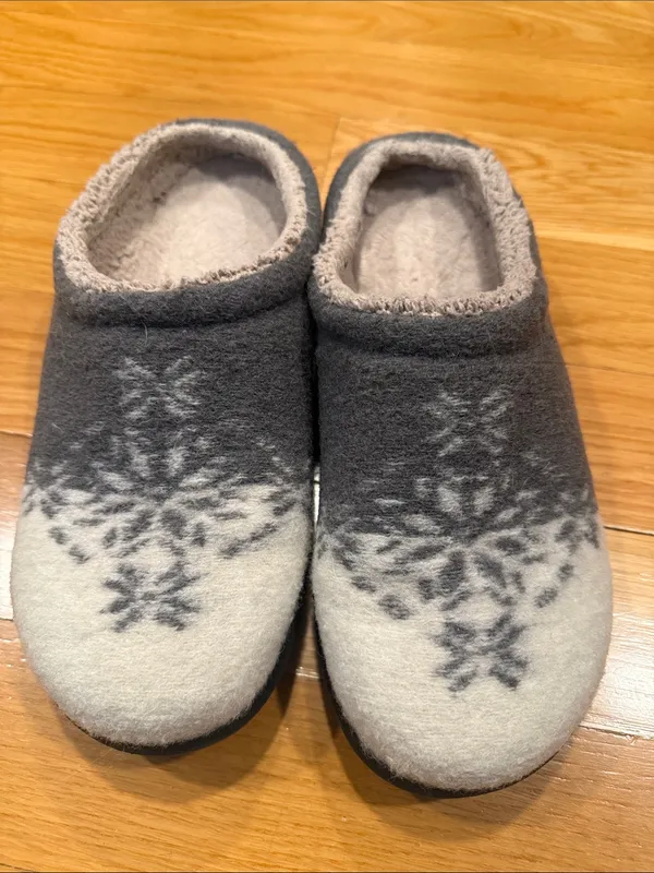 L.L.Bean Daybreak scuff motif2 slipper size 9, Gray - Image 2