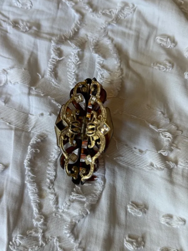 Set of 3 Decorative Vintage Hair Claw Clips- Gold toned - Image 13