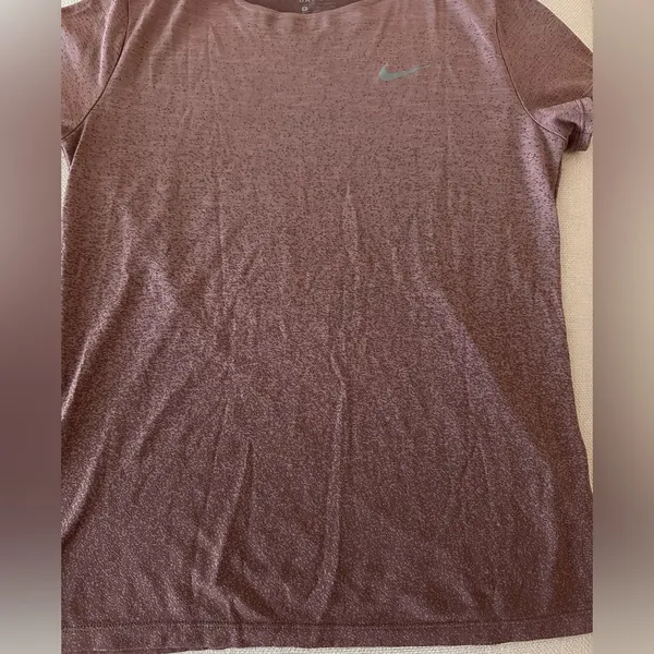Nike Womens Pink Ombré workout top in size medium - Image 3