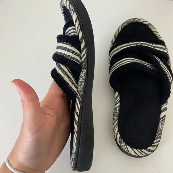 EUC‎ | Isotoner women’s solid bottom slippers — size 7.5-8 - Image 5