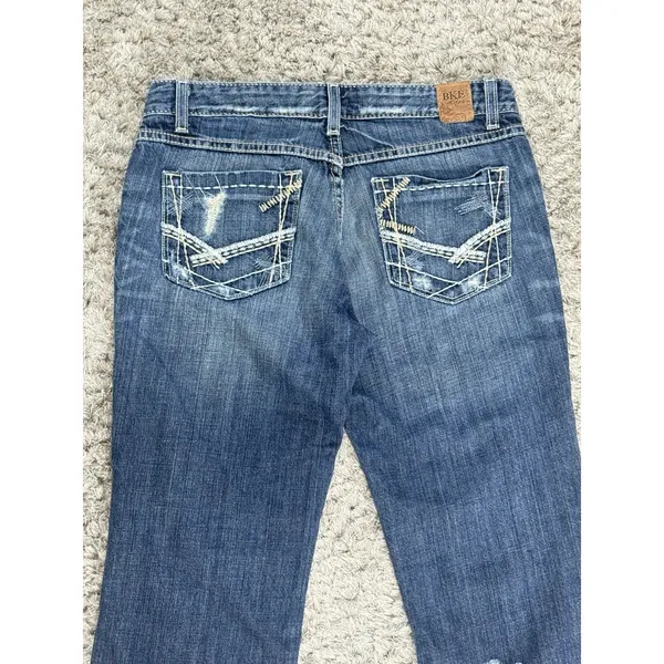 Buckle Women's BKE Sabrina Capri Destructed Dark Low Rise Blue Jeans Cropped Size 29 - Image 6