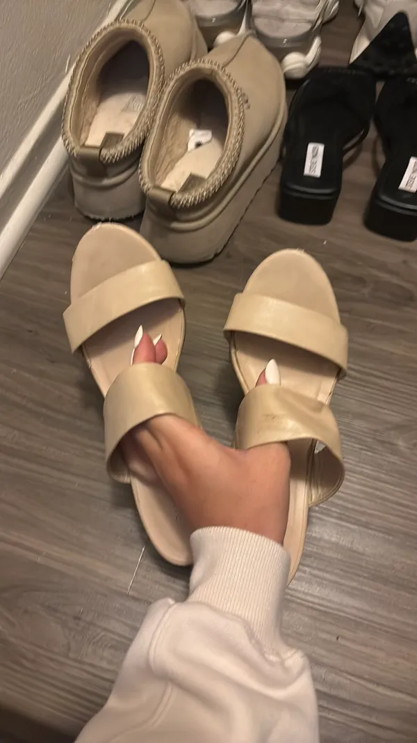 Tan Heels Size 8.5 - Image 2
