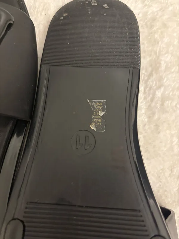 Shade & Shore all black flip flops Sz.11 - Image 5