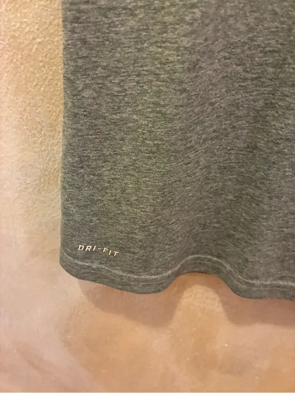 Nike Women's Grey Dri-FIT Short Sleeve Tee Size Small - Image 4
