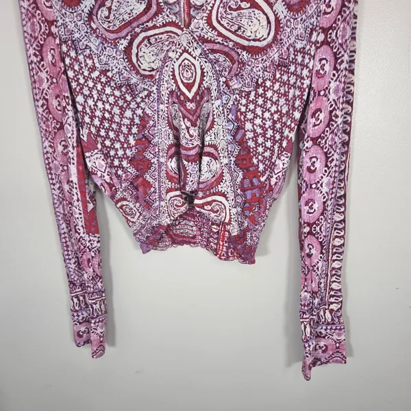 Free People Paisley Blouse M 100% Rayon Cropped Smocked Hem Boho Long Sleeve - Image 5