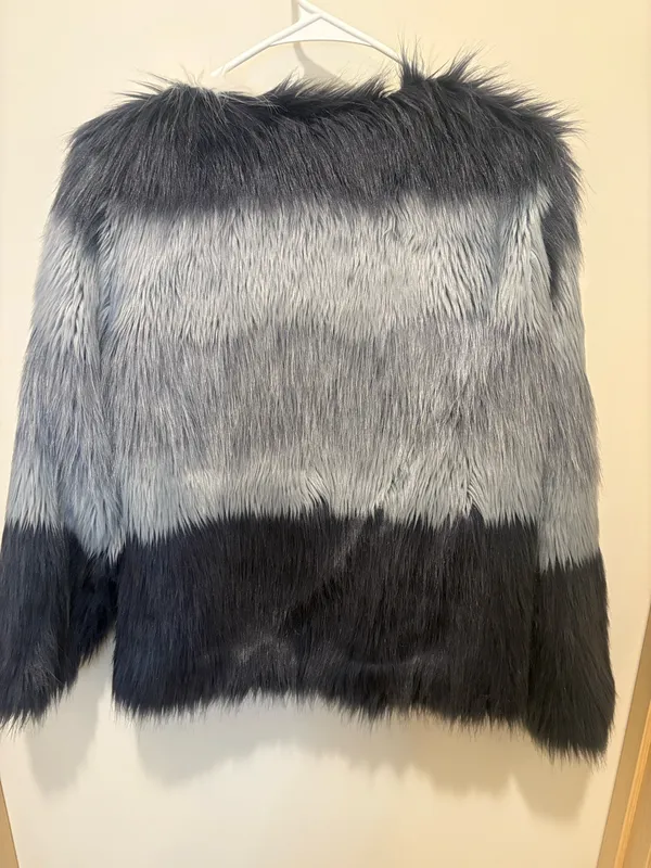 Faux fur black and gray coat Size M - Image 4