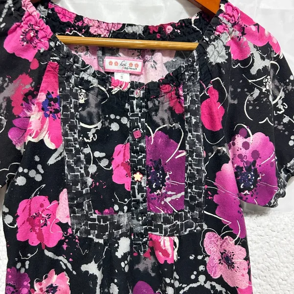 Koi Womens‎ Scrub Top S Black Pink Cottage Floral Nurse Medical Uniform Pockets - Image 4