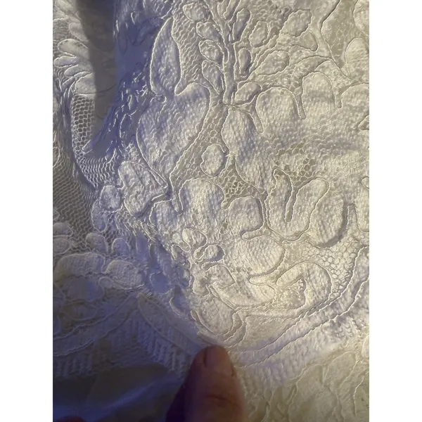 White Lace Wedding Gown Size 18 with Cinch Buttons Short Train Hem Scallop - Image 11