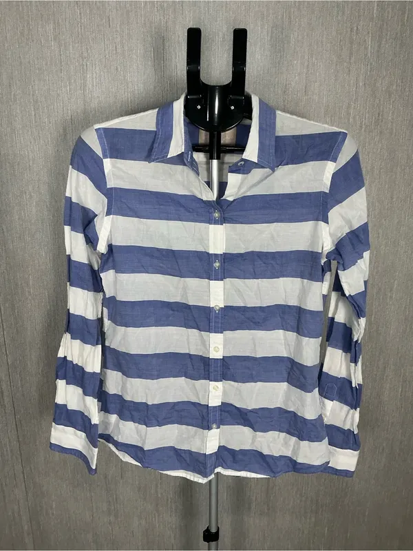 Banana Republic Blue and White Striped Soft Wash Shirt Size Medium - Image 4