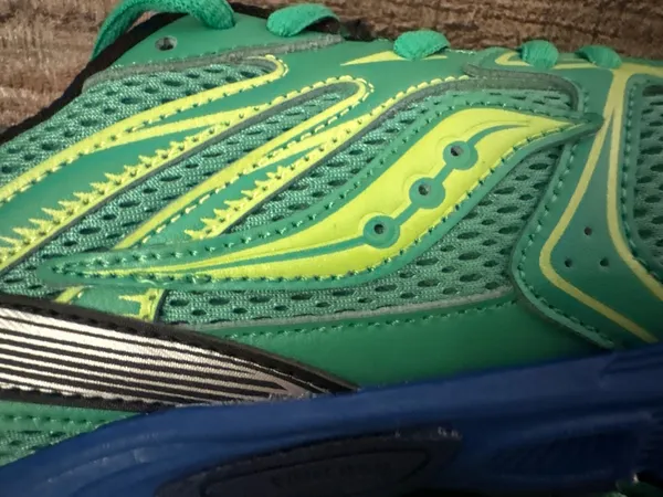 Saucony Running Shoes youth 6.5 - Image 6