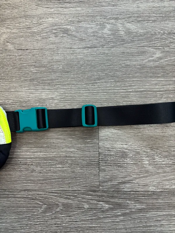 Lululemon Everywhere Belt Bag 1L in Highlight Purple, Vapor, and Intense Teal - Image 4