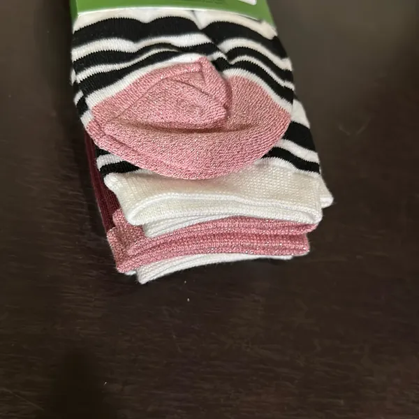 NWT Kate Spade kiss print socks - Image 4