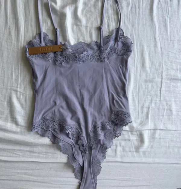SKIMS Fits Everybody Lace Bodysuit XS - Image 4