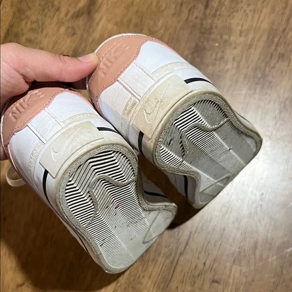Nike Women's White and Peach Sneakers - Image 4