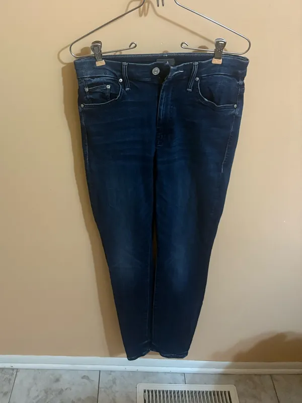 Mother High Waisted Looker Jeans in Tongue and Chic - Image 4