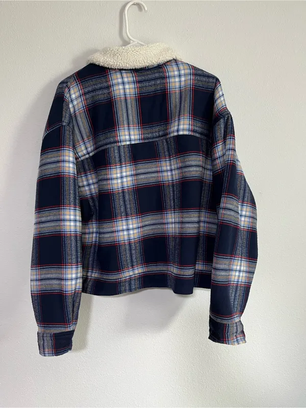 Aerie Cropped Plaid Sherpa-Lined Jacket in Navy - Image 10