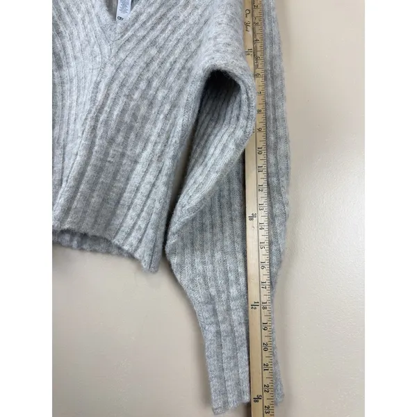 Topshop Women’s Light Grey Ribbed V Neck Sweater Size XS NWT Cozy - Image 7