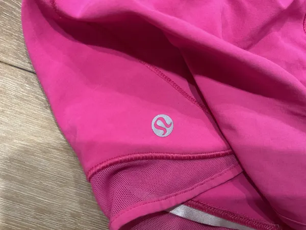 Lululemon Hotty Hot Shorts 2.5" High-Rise - Image 4