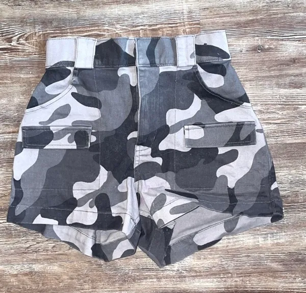 Hollister High Rise Mom Shorts - Image 2