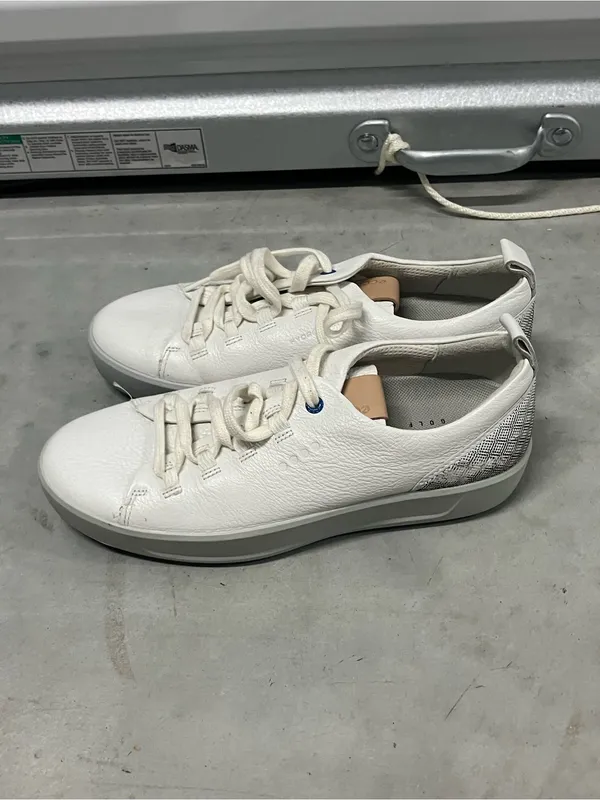 ECCO soft white leather golf sneakers - Image 3