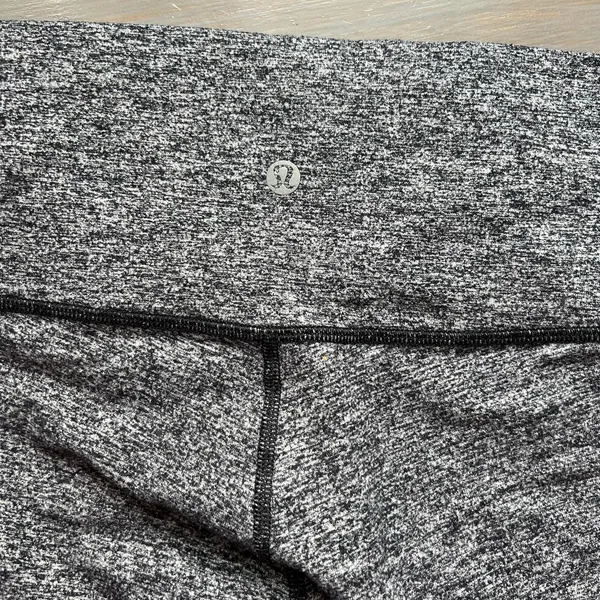 Lululemon heathered gray cropped leggings 7/8 activewear workout yoga - Image 4