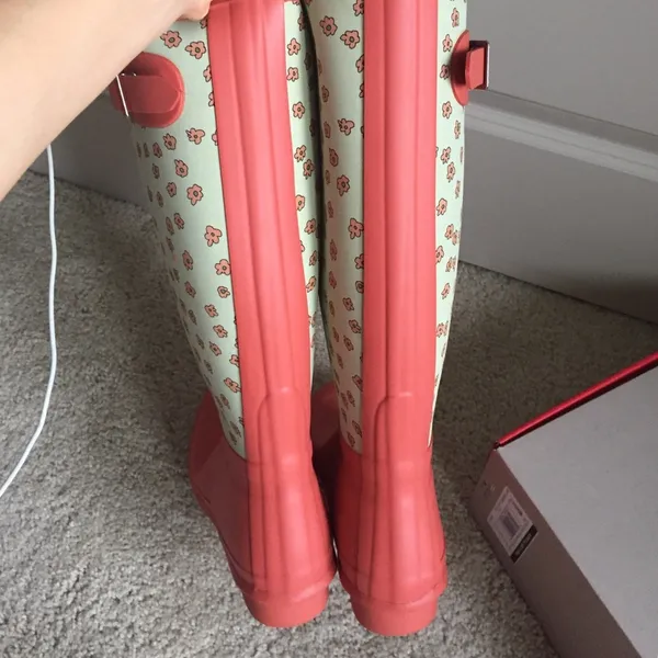 Hunter original tall boots. Fit size 7 - Image 4