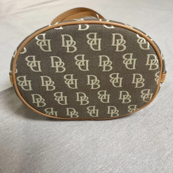 Dooney & Bourke | Vintage Tan and Gray Signature Classic Bucket Bag - Image 6