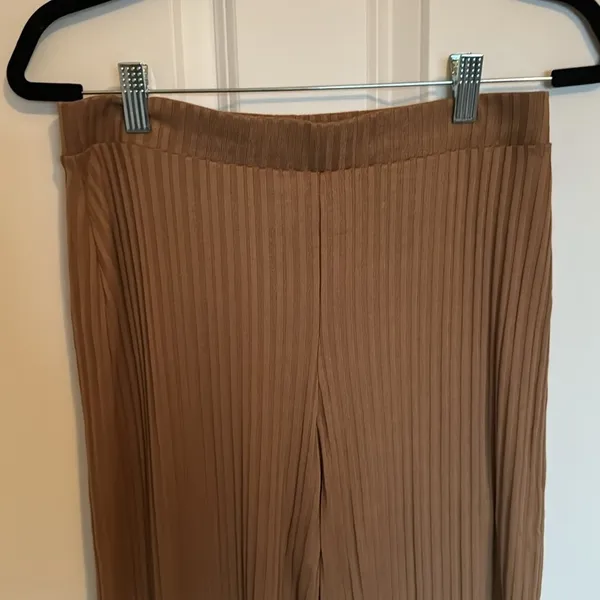 Adorable H&M wide leg tan ribbed pants size medium - Image 2