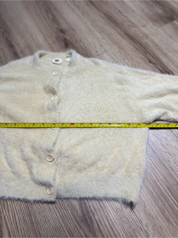 LEVI'S Betty Cardigan Cream Fuzzy Eyelash Knit Cropped Button Up Womens M - Image 5