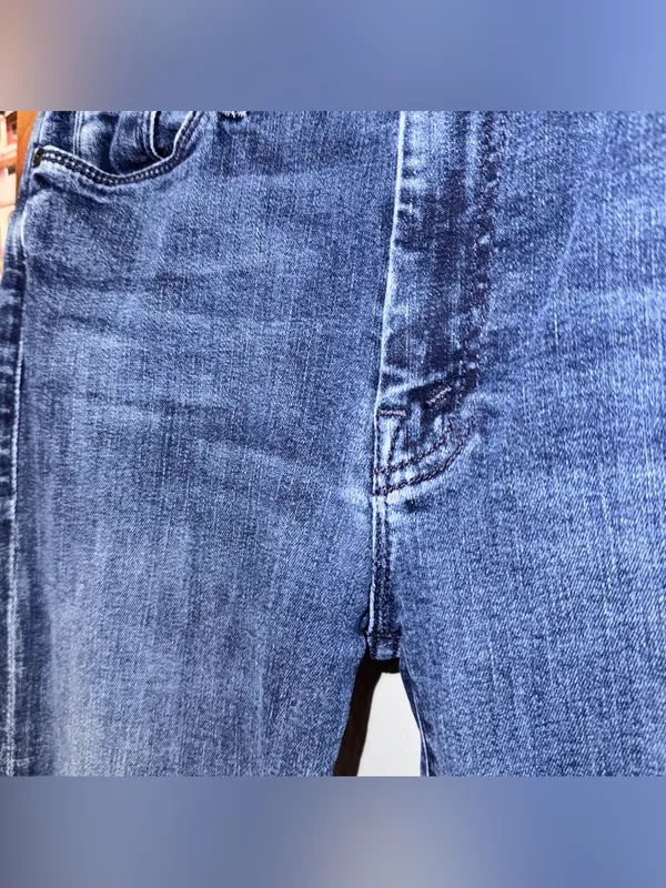 Mother the weekender fray flare jeans mint condition dark Wash - Image 5