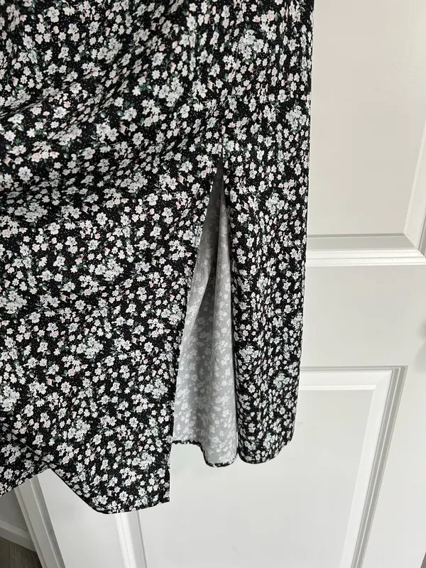 Floral Puff Sleeve Black Midi Dress Women’s Size Medium - Image 3