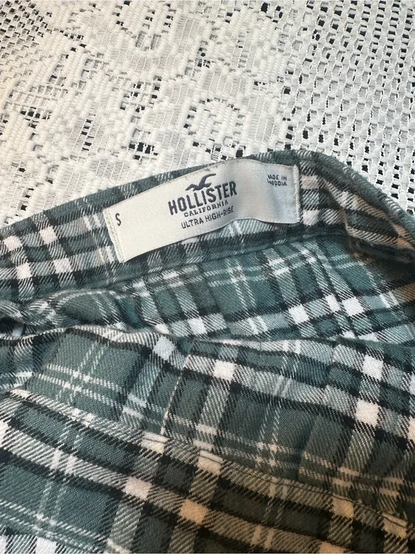 Hollister Green Plaid Pleated Skirt - Image 3