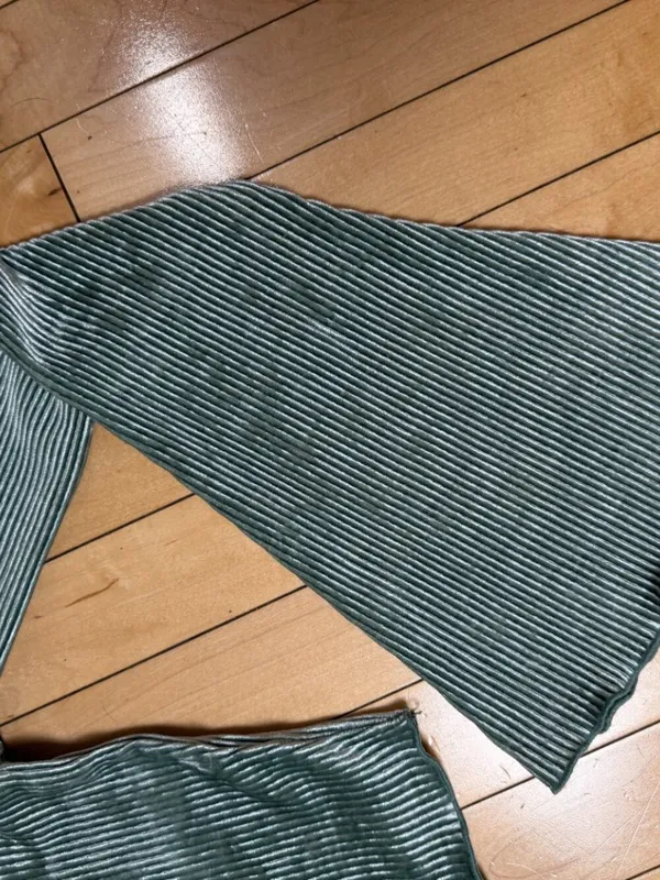 Urban Outfitters Out From Under Velvet Ribbed Square Neck Size Small Green - Image 4